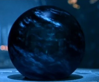 Les palantirs, pierre au capacité extraordinaire, permette d'accorder la vision universel à l'utilisateur mais attention à l'utilisateur qui n'a ni la volonté, ni le rang pour l'utiliser.